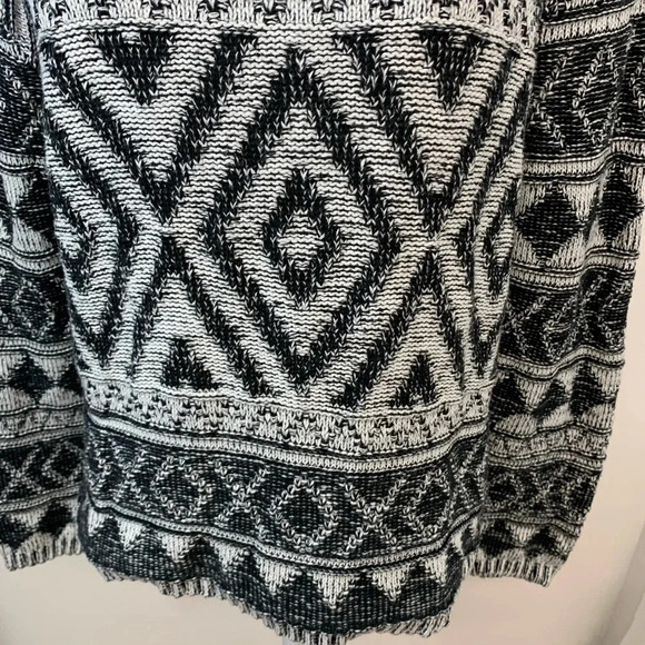 Lucky Brand Sweater Woman Large Black White Geometric Print  Long Sleeve Boxy - Picture 3 of 8